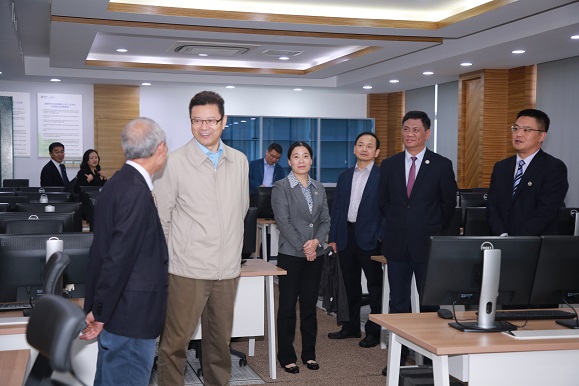 Ǯ�������˲�ѧԺ����ʱ���鿴ѧԺ�˵������ҡ�.jpg